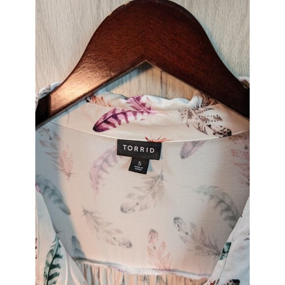 Torrid 5 Plus Size 5X Feather Print Button Up Shirt Short Sleeve Top Blouse - Picture 3 of 5